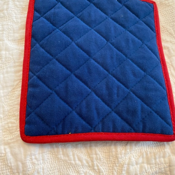 4th of July pot holders and kitchen towel set. - Picture 9 of 10